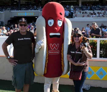 Del Mar Winner – Tootsie with owners Cameron & Laura Scully